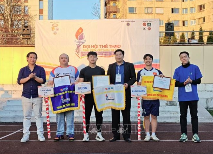 Vietnamese students in Russia show confidence at nationwide sports games